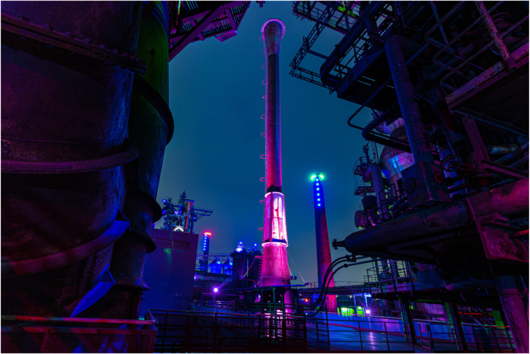 Main image Illuminierter Schornstein im Landschaftspark Duisburg
