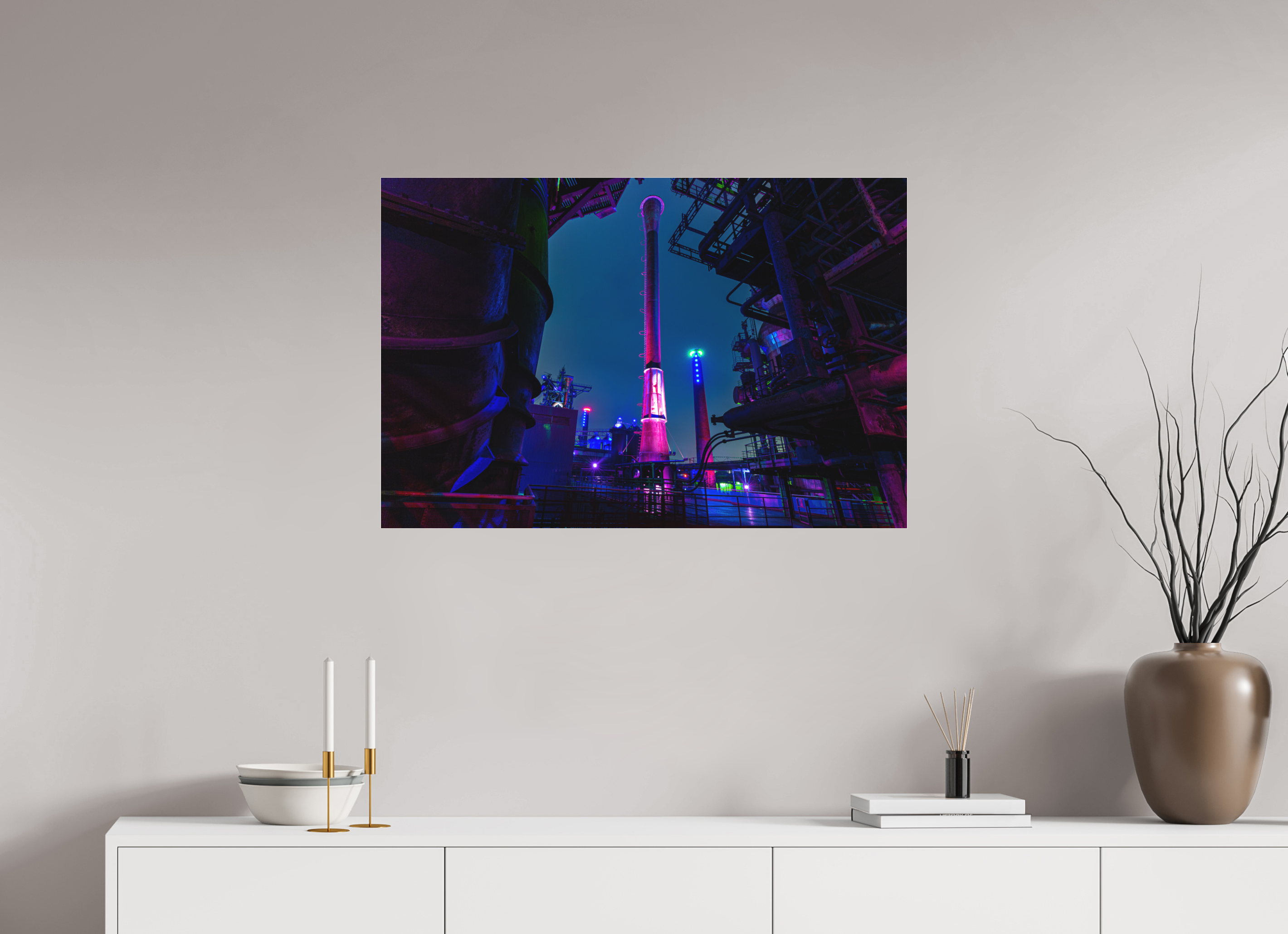 90 x 60 cm, Foto-Abzug hinter Acrylglas 3 mm matt Illuminierter Schornstein im Landschaftspark Duisburg