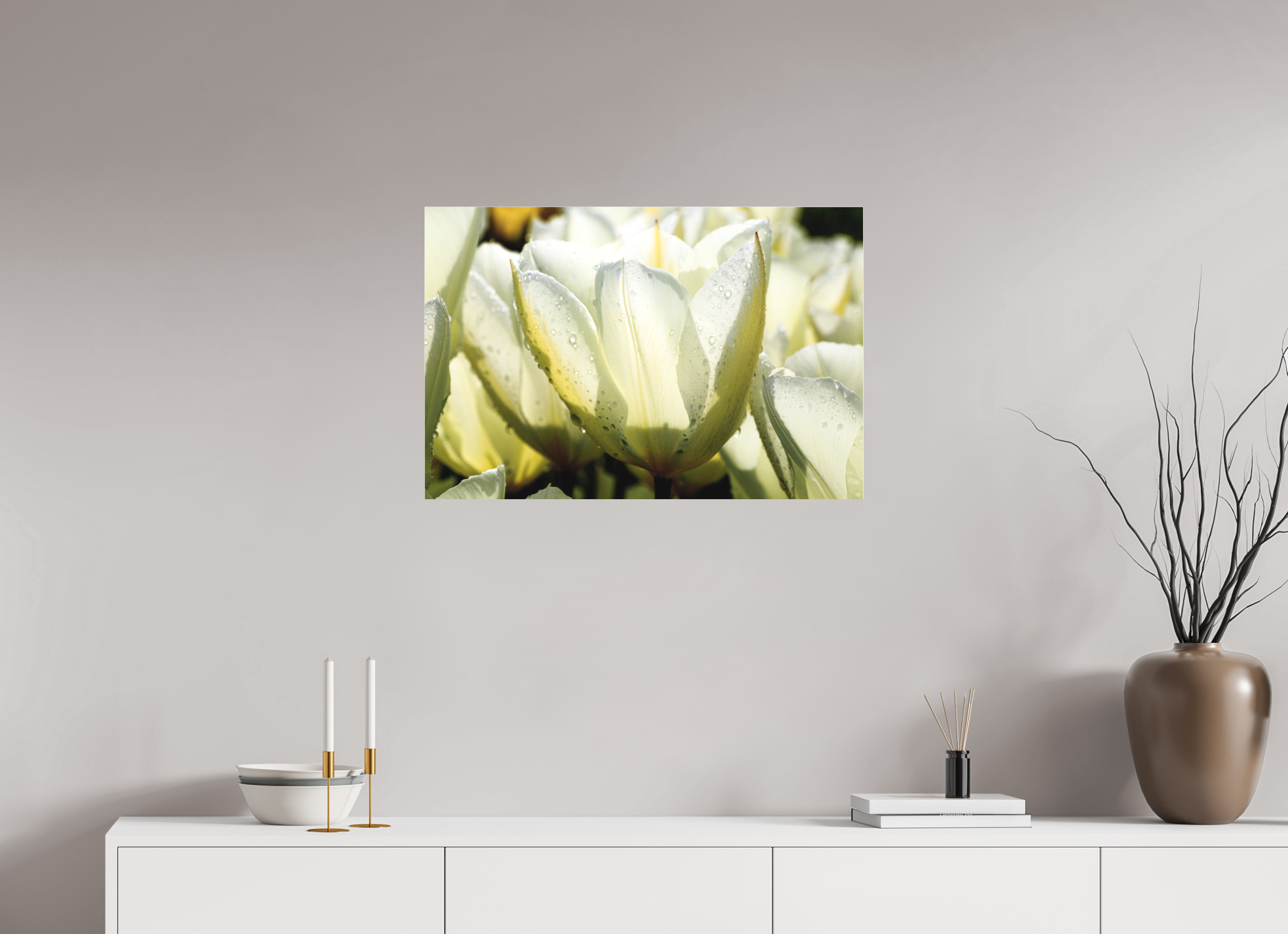 75 x 50 cm, Foto-Abzug hinter Acrylglas 3 mm matt Morgentau auf Tulpen-Blütenblättern