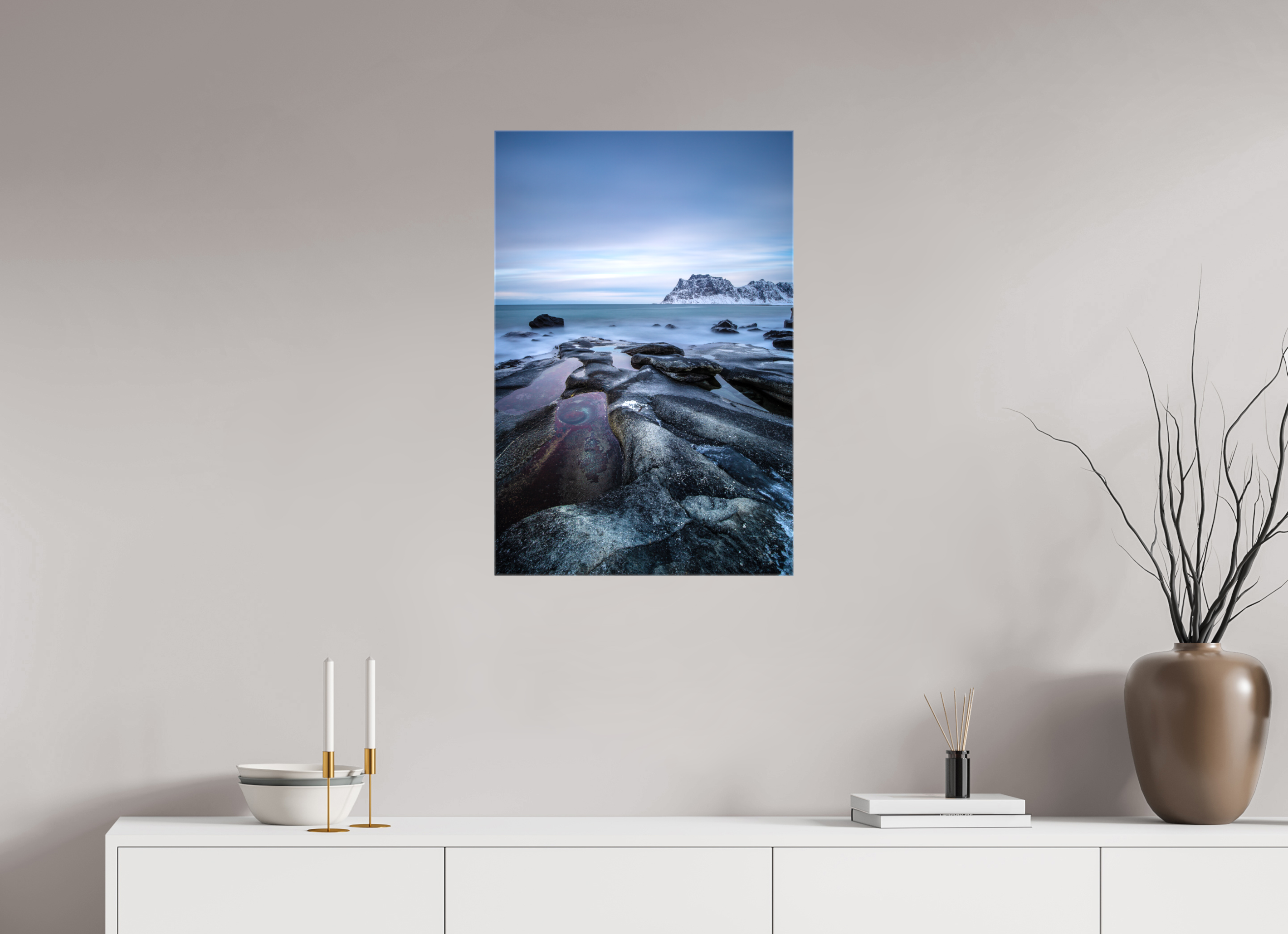 50 x 75 cm, Foto Leinwand glänzend Mystisches Uttakleiv – Das Auge im Winterfels