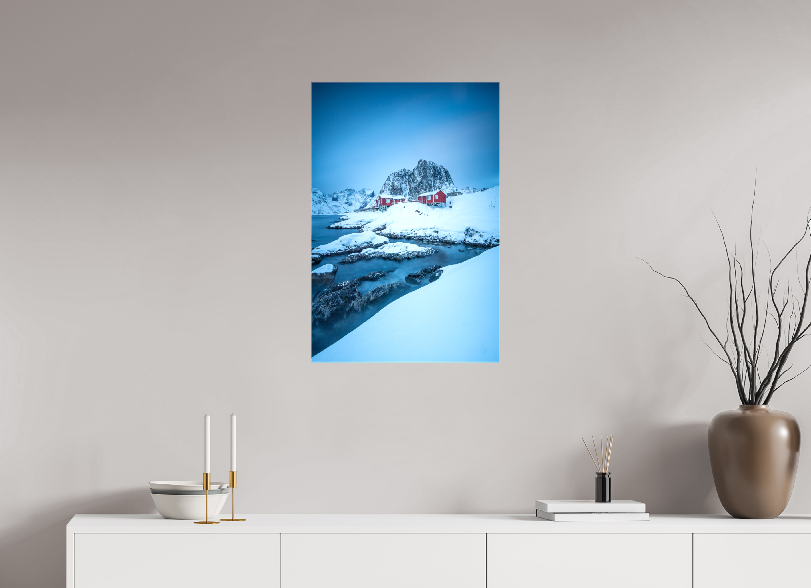 50 x 75 cm, Foto Leinwand glänzend Winterstille in Hamnøy – Felsen, Wasser und rote Häuser