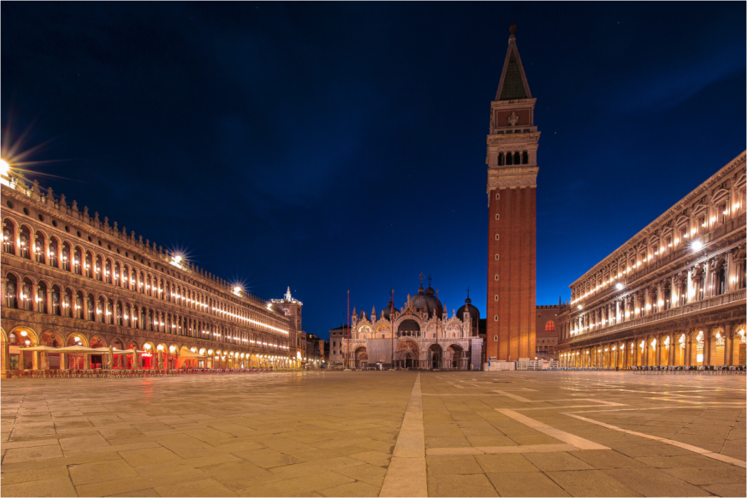 Main image Ruhiger Markusplatz bei Sonnenaufgang in Venedig