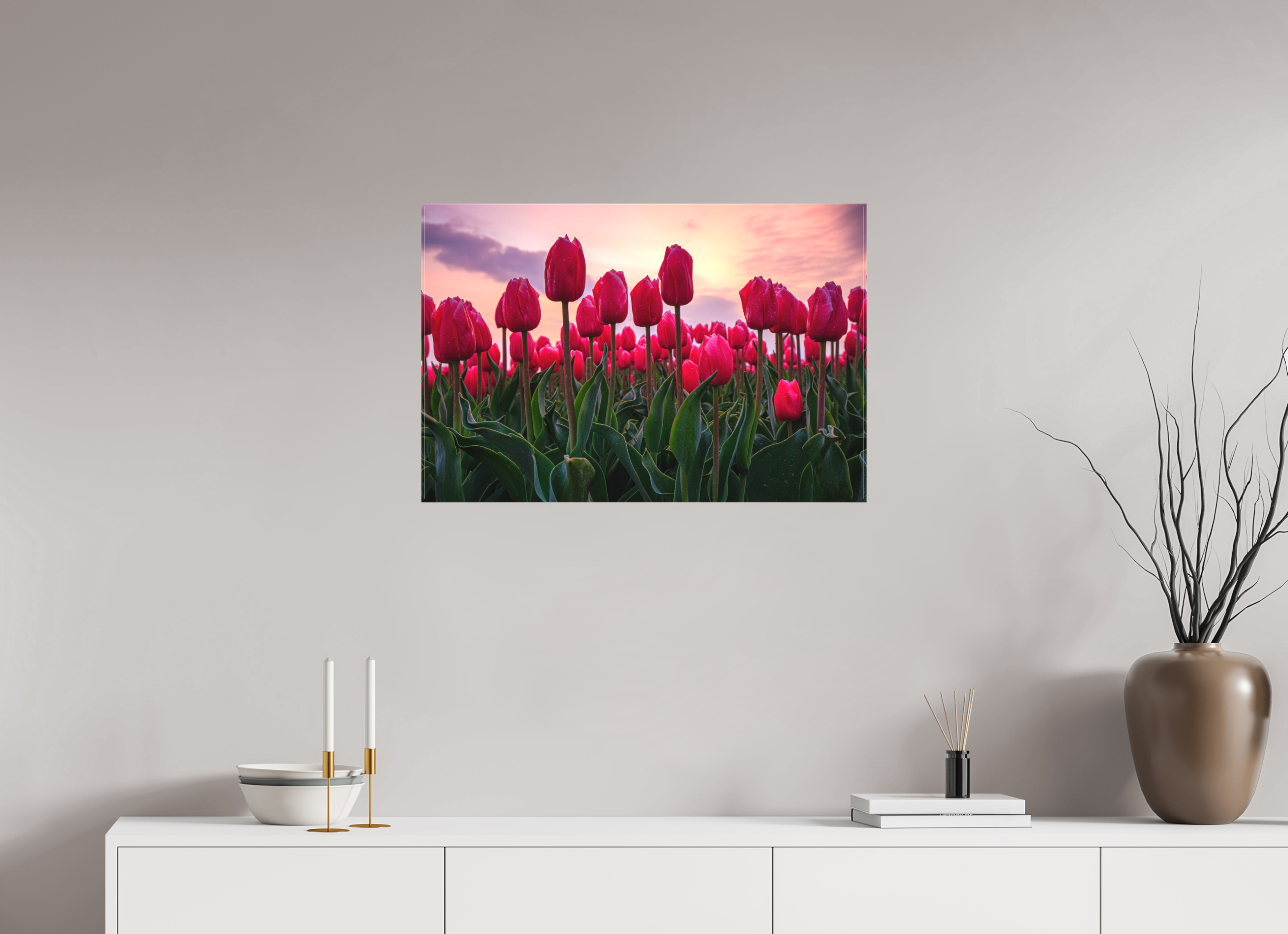 75 x 50 cm, Foto-Leinwand matt Glutrot am Horizont: Magie des Tulpenfelds im Abendlicht