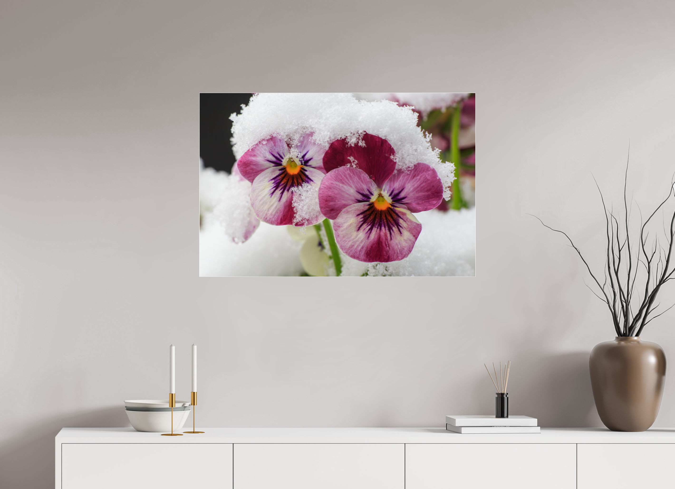 90 x 60 cm, Foto-Abzug Acrylglas 4 mm glänzend Winterzauber: Veilchenblüte mit glitzernden Eiskristallen