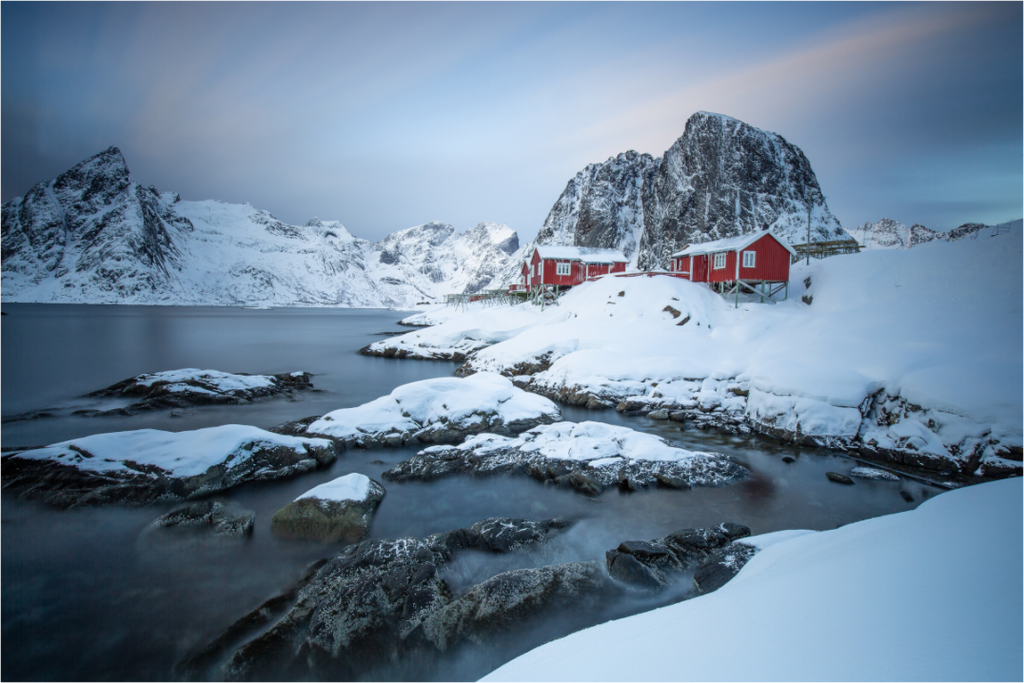 Main image Nordische Ruhe – Hamnøy zwischen Felsen und Fjord