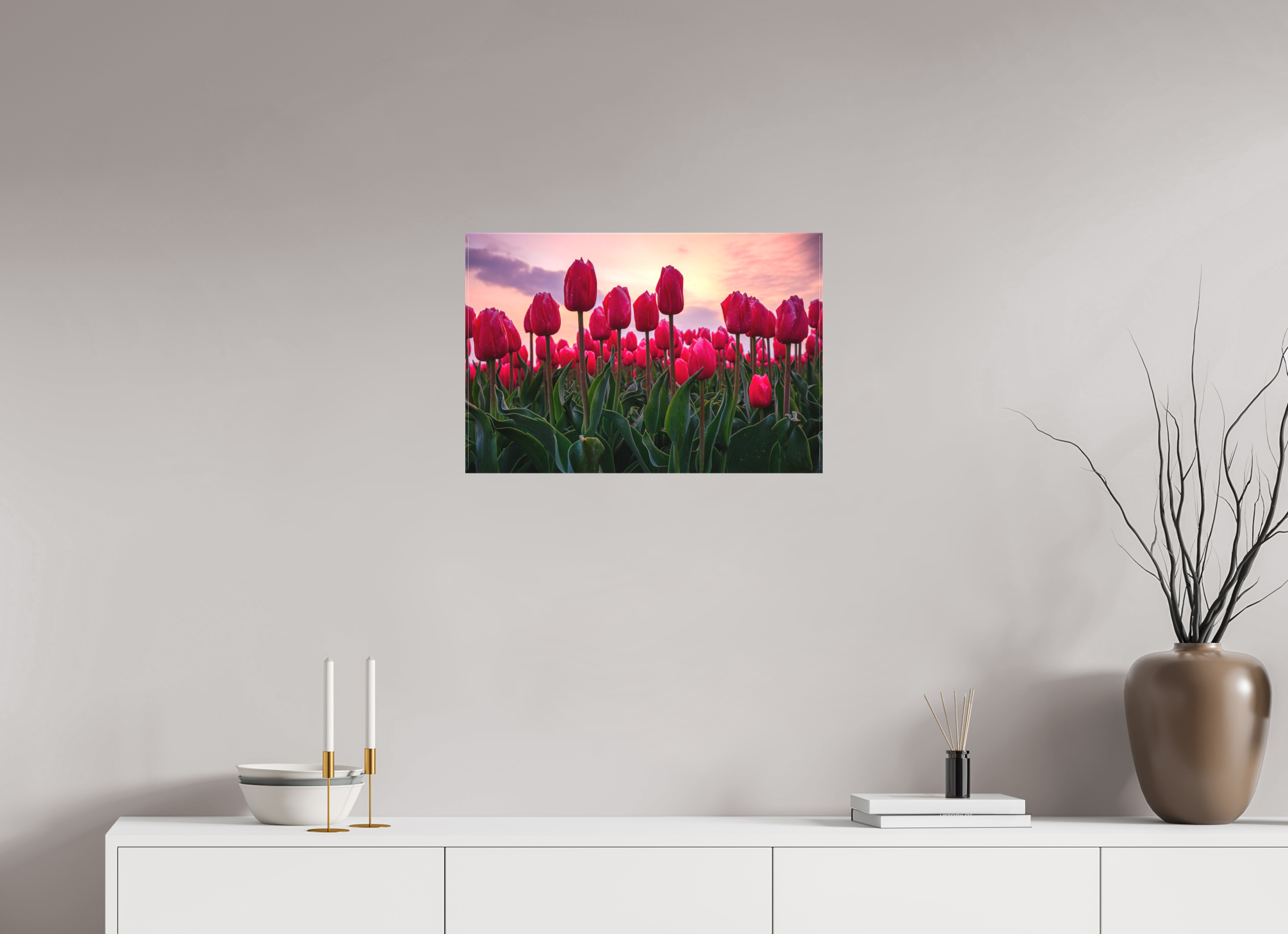 60 x 40 cm, Foto-Leinwand matt Glutrot am Horizont: Magie des Tulpenfelds im Abendlicht
