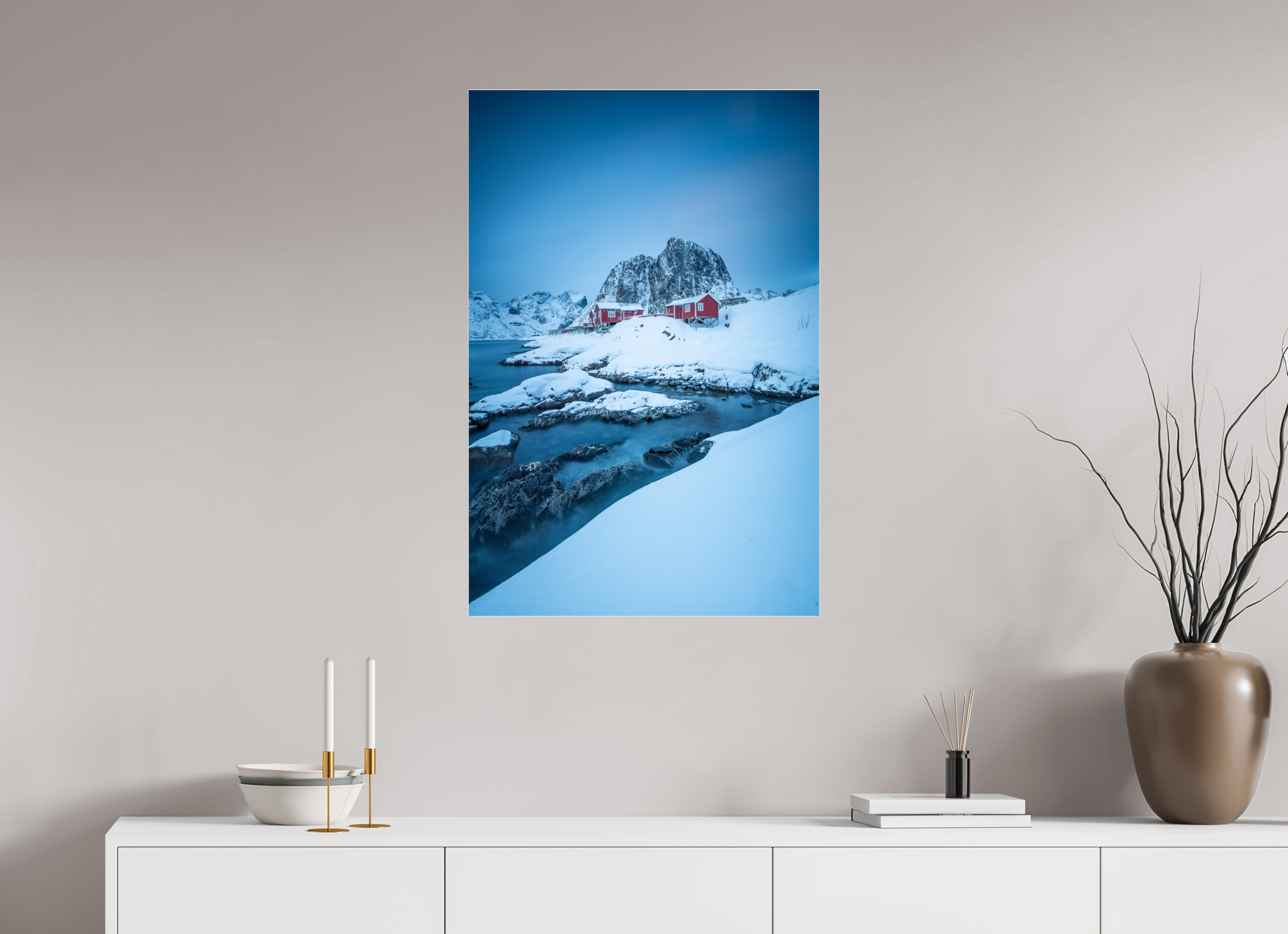 60 x 90 cm, Foto-Abzug Acrylglas 4 mm glänzend Winterstille in Hamnøy – Felsen, Wasser und rote Häuser