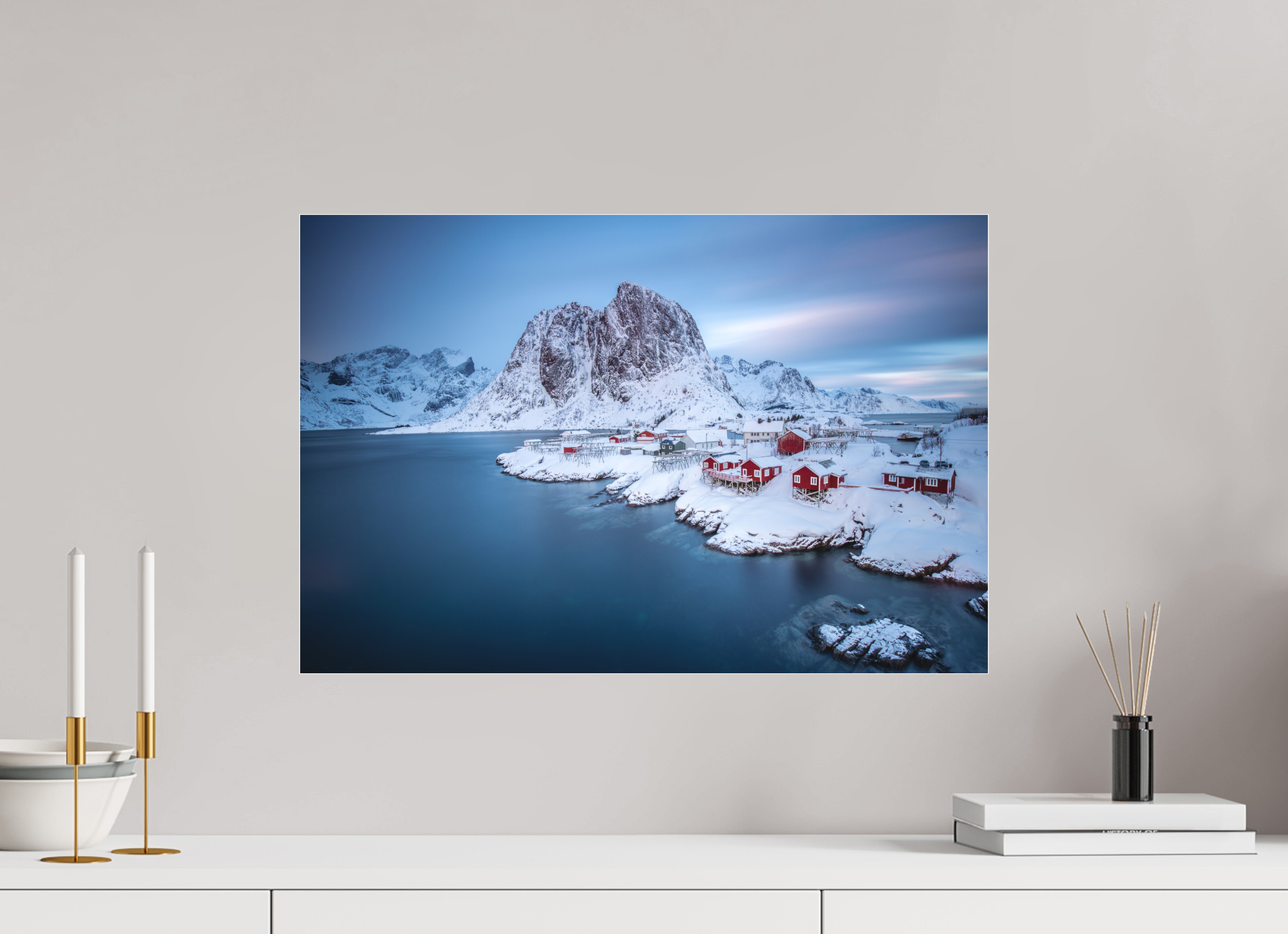 60 x 40 cm, Foto-Abzug hinter Acrylglas 3 mm matt Hamnøy - Fischerdorf auf den Lofoten im Winter