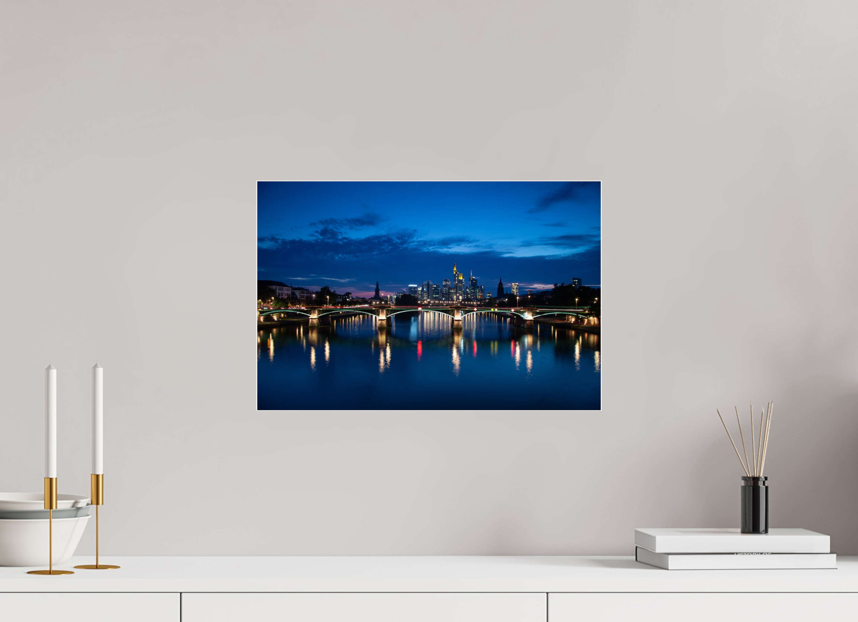 45 x 30 cm, Foto-Abzug Acrylglas 4 mm glänzend Frankfurter Skyline – Flößerbrücke zur Blauen Stunde