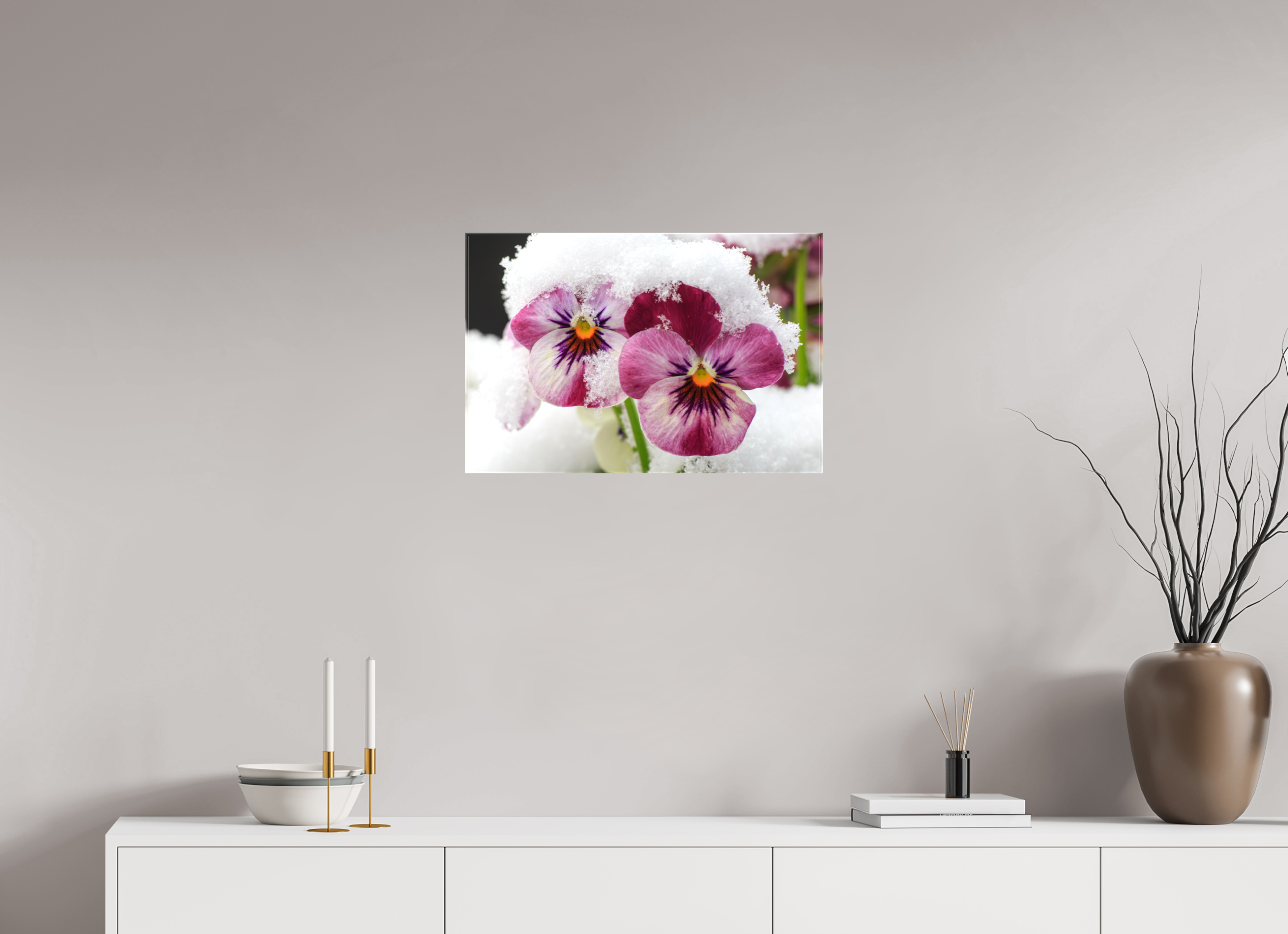 60 x 40 cm, Foto Leinwand glänzend Winterzauber: Veilchenblüte mit glitzernden Eiskristallen