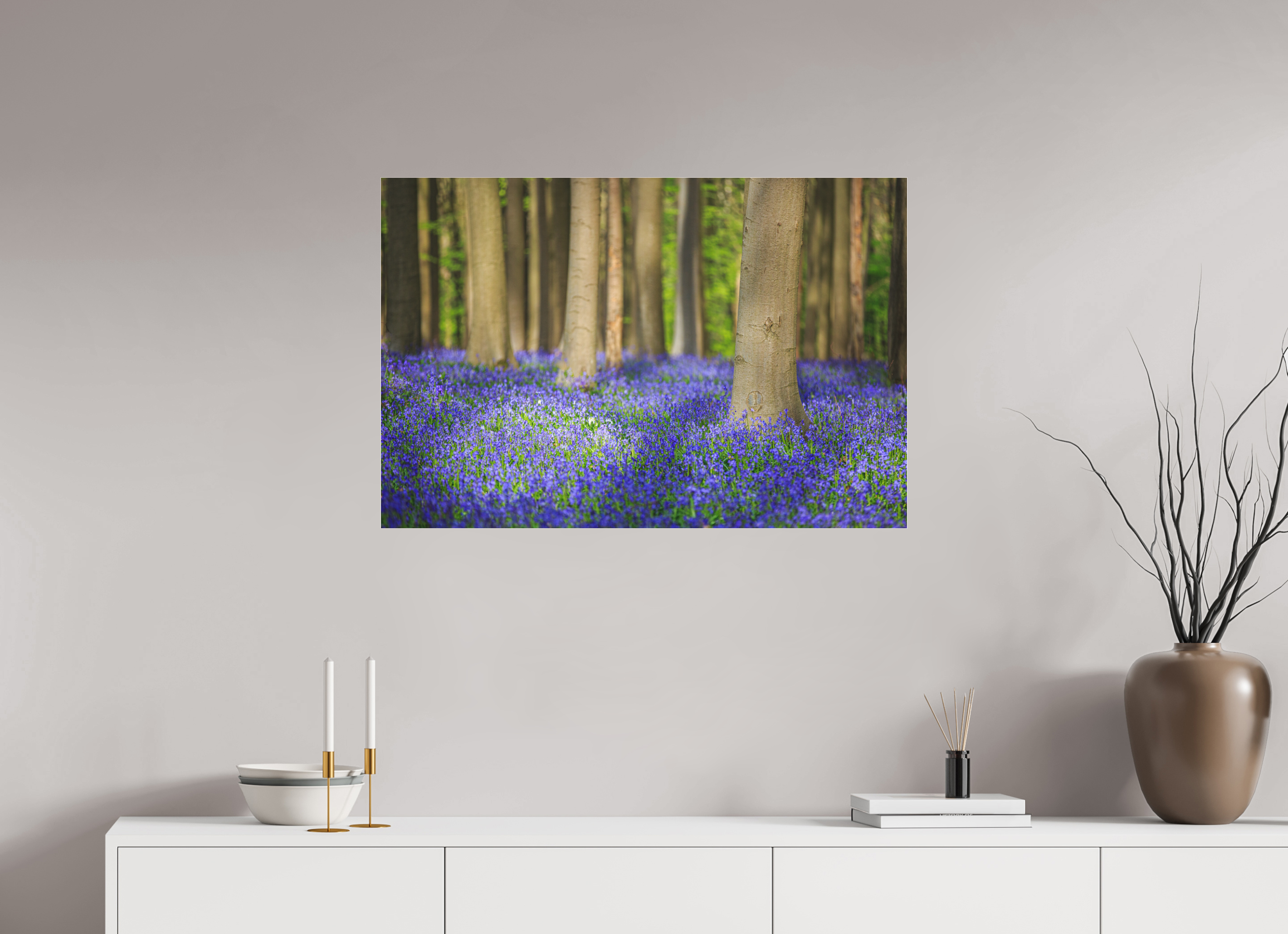 90 x 60 cm, Foto-Abzug hinter Acrylglas 3 mm matt Mystischer Frühlingswald – Tanz des Lichts über blauem Blütenmeer