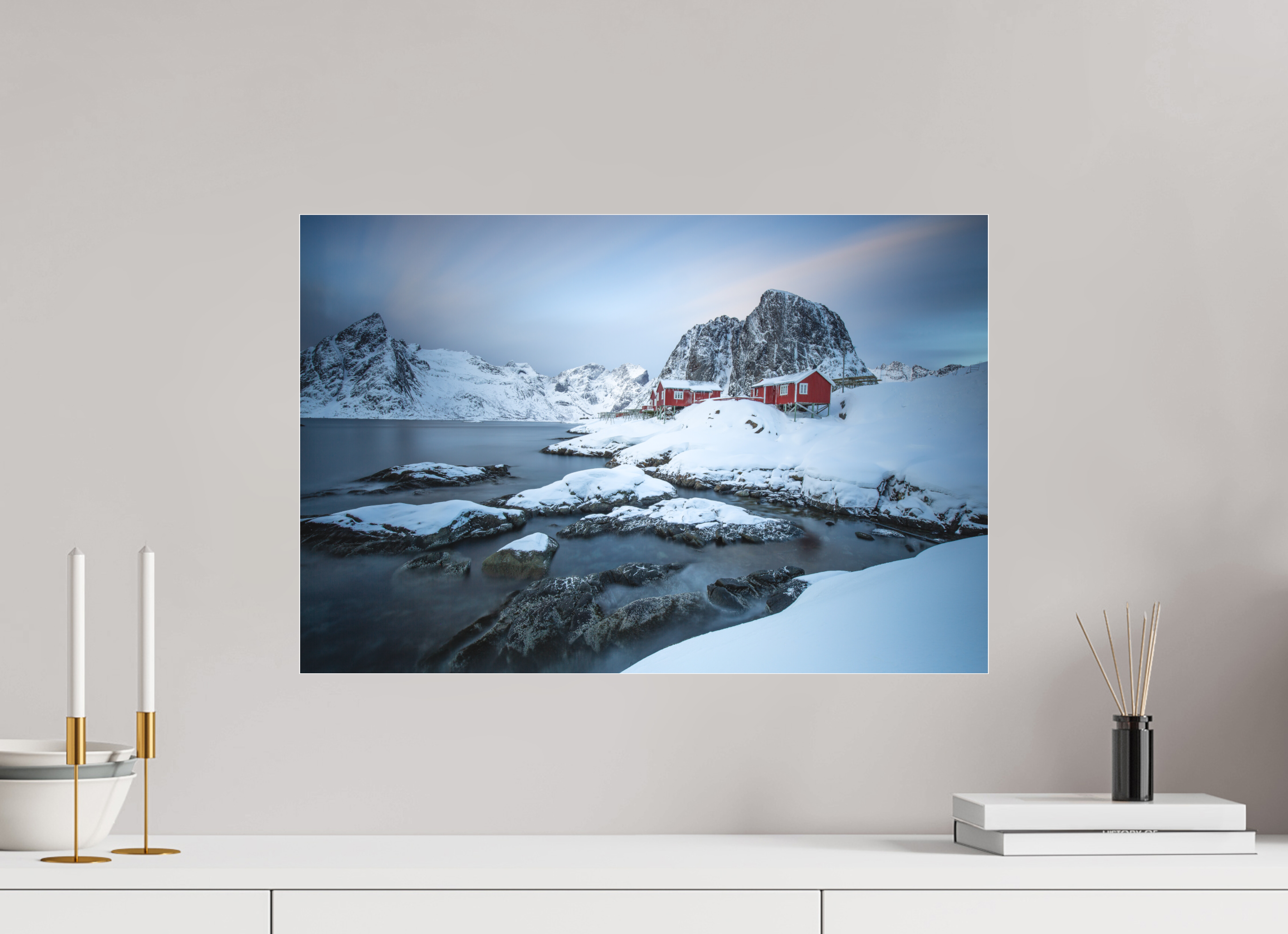 60 x 40 cm, Foto-Abzug hinter Acrylglas 3 mm matt Nordische Ruhe – Hamnøy zwischen Felsen und Fjord